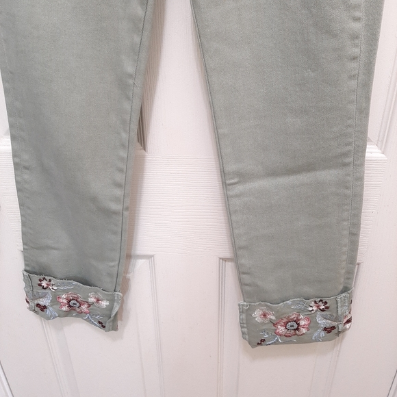 DRIFTWOOD Jeans New Driftwood Colette Embroidered Cuff Jeans 28